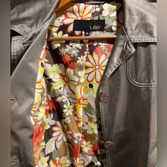 UteX trench coat with floral lining. Size M - Picture 2 of 4